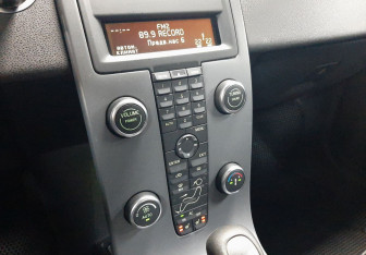 Подержанный автомобиль Volvo S40 2012 года (15 фото)