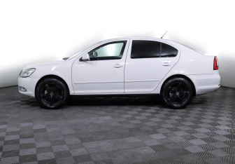 Подержанный автомобиль Skoda Octavia Liftback 2012 года (3 фото)