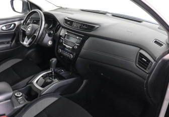 Подержанный автомобиль Nissan Qashqai 2022 года (10 фото)