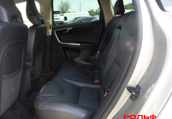 Подержанный автомобиль Volvo XC60 2012 года (8 фото)
