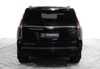 Подержанный автомобиль Cadillac Escalade Suv 2016 года (6 фото)