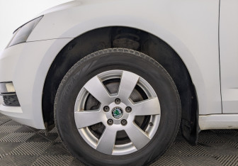 Подержанный автомобиль Skoda Octavia Liftback 2020 года (12 фото)