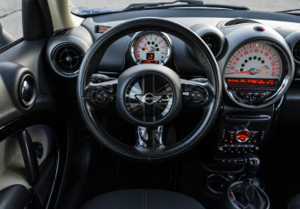 Подержанный автомобиль MINI Countryman 2012 года (10 фото)