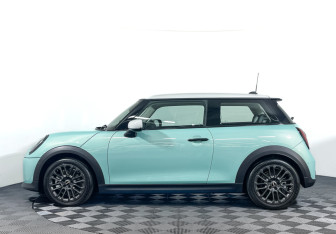 Подержанный автомобиль MINI Hatch 2025 года (8 фото)