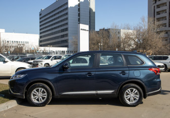 Подержанный автомобиль Mitsubishi Outlander 2021 года (6 фото)