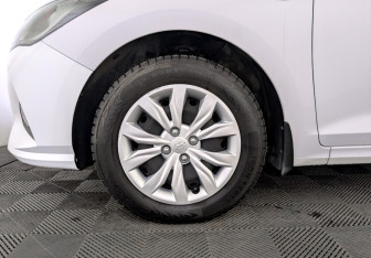 Подержанный автомобиль Hyundai Solaris Sedan 2021 года (18 фото)