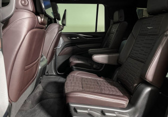 Подержанный автомобиль Cadillac Escalade Suv 2022 года (10 фото)