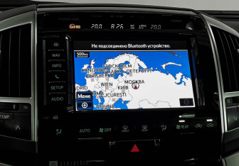 Подержанный автомобиль Toyota Land Cruiser Suv 2013 года (15 фото)