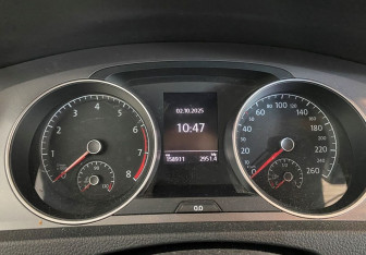 Подержанный автомобиль Volkswagen Golf Hatchback 2014 года (12 фото)