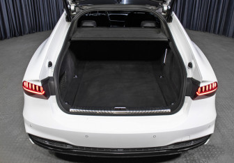 Подержанный автомобиль Audi A7 2018 года (10 фото)