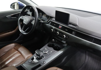 Подержанный автомобиль Audi A4 Sedan 2017 года (10 фото)