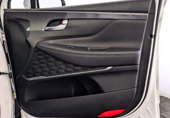 Подержанный автомобиль Hyundai Santa Fe 2022 года (25 фото)