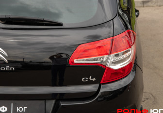 Подержанный автомобиль Citroen C4 Hatchback 2011 года (22 фото)