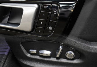 Подержанный автомобиль Porsche Cayenne 2021 года (23 фото)