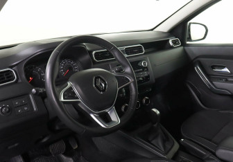 Подержанный автомобиль Renault Duster 2022 года (8 фото)