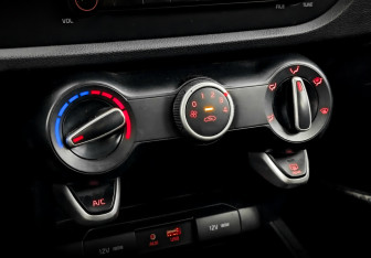 Подержанный автомобиль Kia Rio Hatchback 2019 года (25 фото)