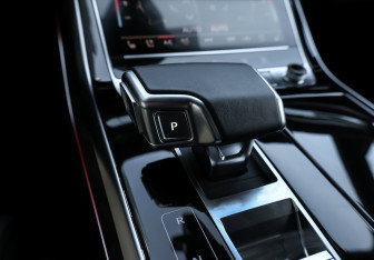 Подержанный автомобиль Audi Q8 2022 года (20 фото)