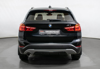 Подержанный автомобиль BMW X1 2017 года (6 фото)