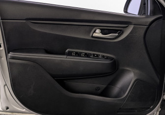 Подержанный автомобиль Kia Rio Hatchback 2021 года (17 фото)