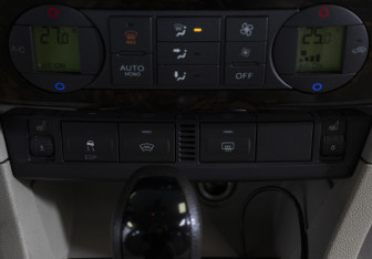 Подержанный автомобиль Ford Focus Sedan 2006 года (17 фото)