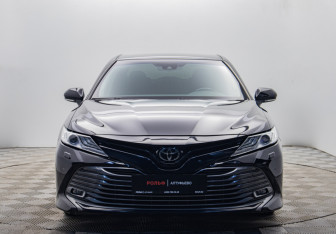 Подержанный автомобиль Toyota Camry Sedan 2020 года (8 фото)