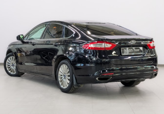 Подержанный автомобиль Ford Mondeo Sedan 2015 года (7 фото)