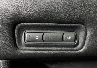 Подержанный автомобиль Nissan Pathfinder 2014 года (15 фото)