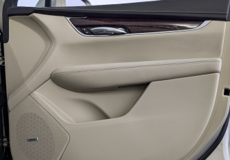 Подержанный автомобиль Cadillac XT5 2016 года (24 фото)