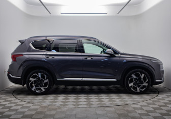 Подержанный автомобиль Hyundai Santa Fe 2022 года (6 фото)
