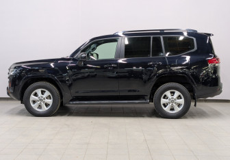 Подержанный автомобиль Toyota Land Cruiser Suv 2021 года (7 фото)
