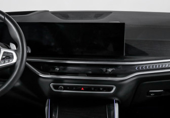 Подержанный автомобиль BMW X5 2025 года (13 фото)