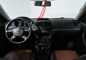 Подержанный автомобиль Skoda Yeti 2011 года (8 фото)