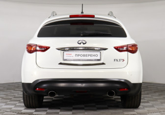 Подержанный автомобиль Infiniti FX 2010 года (6 фото)