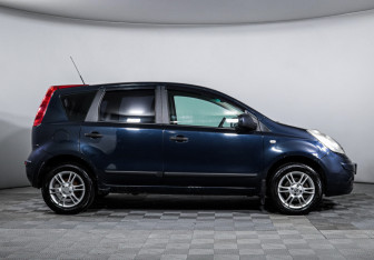Подержанный автомобиль Nissan Note 2007 года (4 фото)