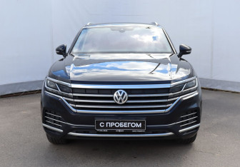 Подержанный автомобиль Volkswagen Touareg 2020 года (2 фото)