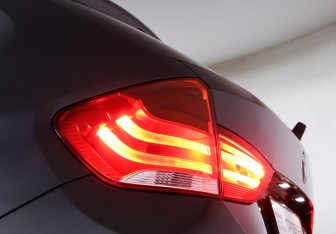 Подержанный автомобиль BMW X1 2014 года (21 фото)