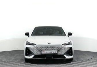 Подержанный автомобиль Changan UNI-V 2023 года (2 фото)