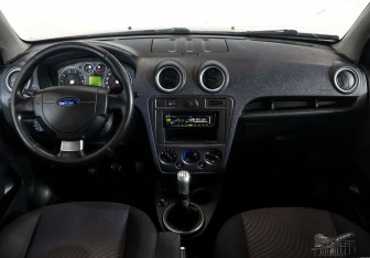 Подержанный автомобиль Ford Fusion 2008 года (8 фото)