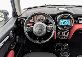 Подержанный автомобиль MINI Hatch 2021 года (21 фото)