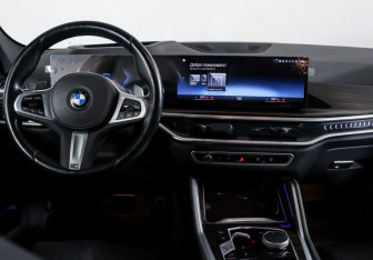 Подержанный автомобиль BMW X6 2023 года (12 фото)