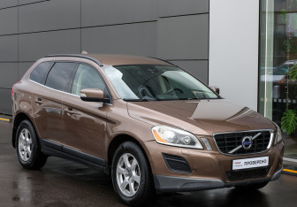 Подержанный автомобиль Volvo XC60 2010 года (3 фото)