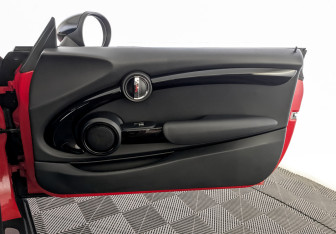 Подержанный автомобиль MINI Hatch 2018 года (24 фото)