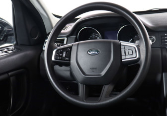 Подержанный автомобиль Land Rover Discovery Sport 2017 года (15 фото)