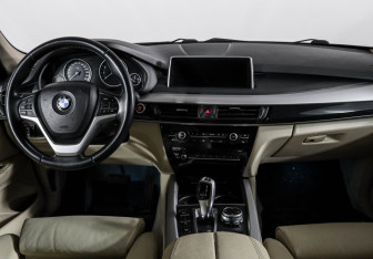 Подержанный автомобиль BMW X5 2014 года (12 фото)