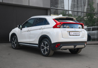 Подержанный автомобиль Mitsubishi Eclipse Cross 2022 года (6 фото)