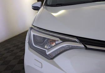 Подержанный автомобиль Toyota RAV4 2019 года (11 фото)