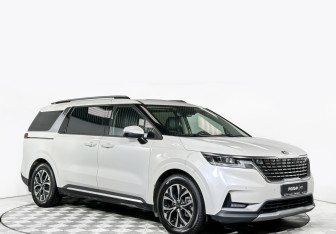 Подержанный автомобиль Kia Carnival 2021 года (3 фото)
