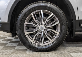 Подержанный автомобиль Geely Atlas Pro 2023 года (17 фото)