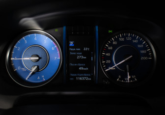 Подержанный автомобиль Toyota Fortuner 2021 года (12 фото)