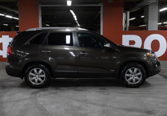 Подержанный автомобиль Kia Sorento 2012 года (4 фото)
